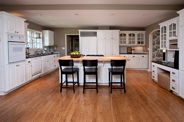 bright-kitchen-beige-walls-white-cabinets-web-600